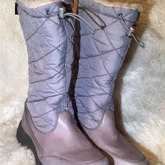 Ugg leather/quilted zip up boots 8 - Picture 2 of 10